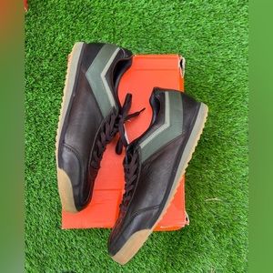 Men casual shoe size 12